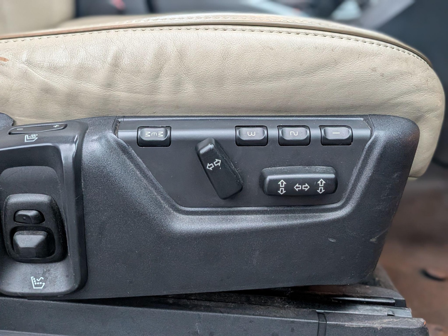 Used Volvo XC90 2011 for sale - 76562392: Photo 24