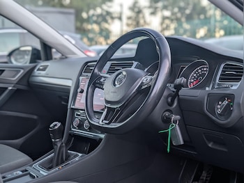 Used Volkswagen Golf 2019 for sale - 75696359: Photo