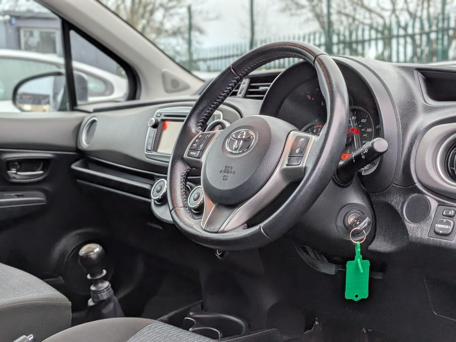 Used Toyota Yaris for sale - 77216305: Photo 3