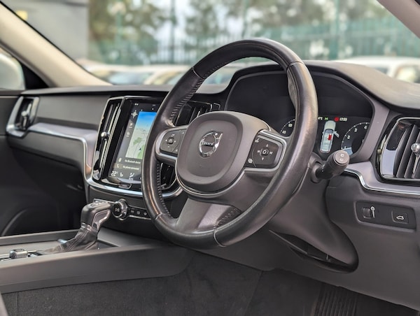 Used Volvo V60 2019 for sale - 76189186: Photo 3