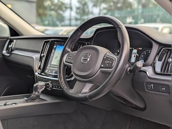 Used Volvo V60 2019 for sale - 76189186: Photo 3