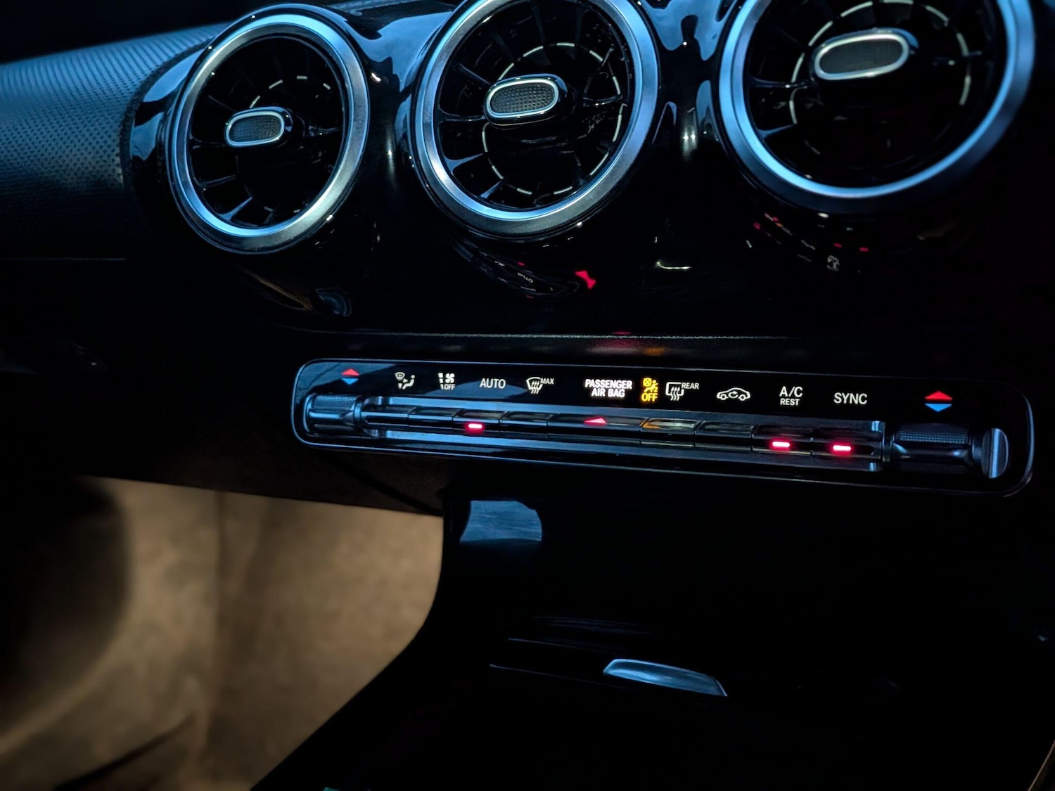 Used Mercedes-Benz A-Class 2019 for sale - 76608454: Photo 32