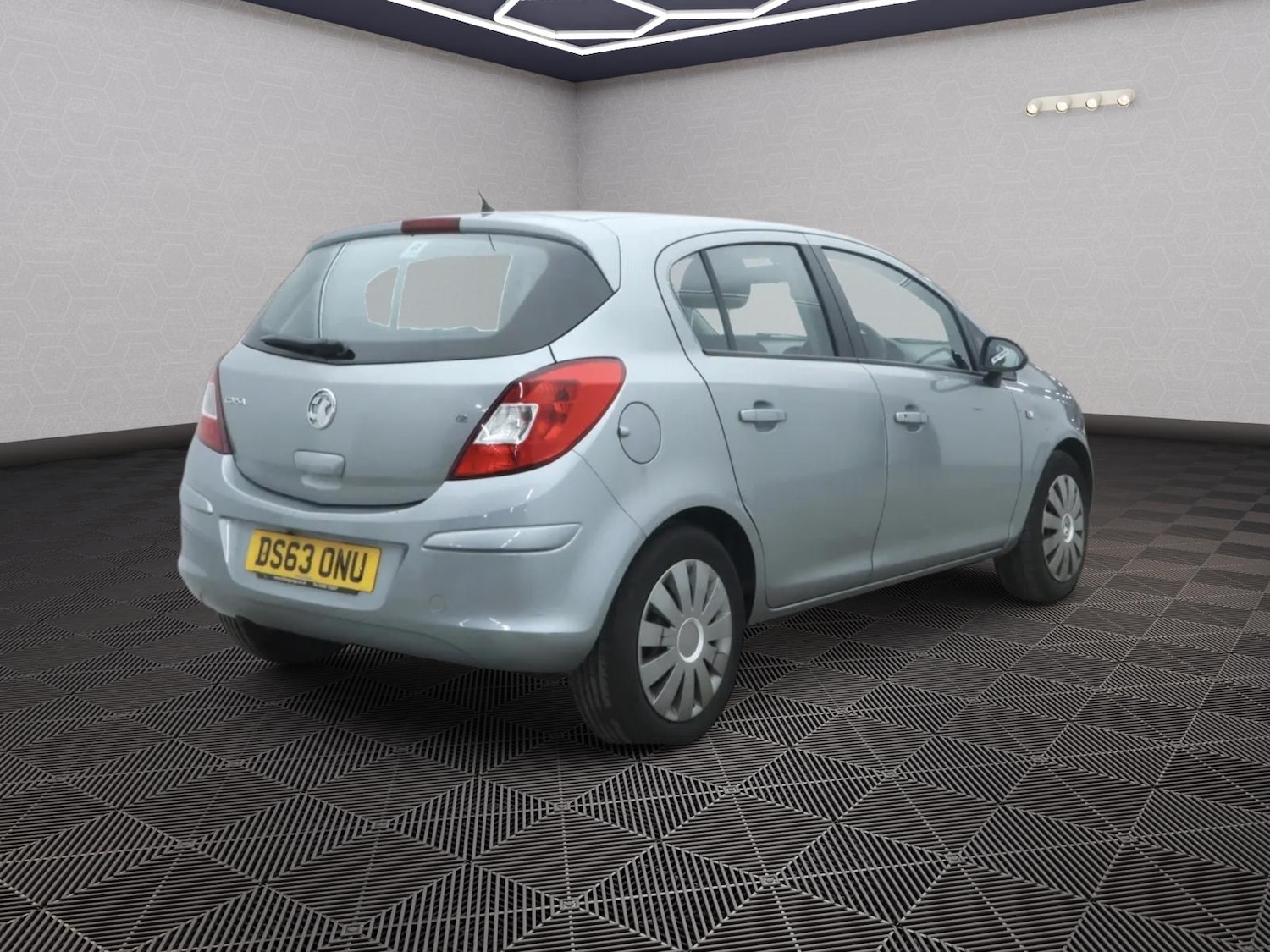 Used Vauxhall Corsa 2013 for sale - 76670937: Photo 2