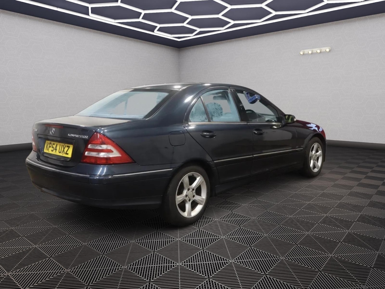 Used Mercedes-Benz C Class 2004 for sale - 77597638: Photo 2