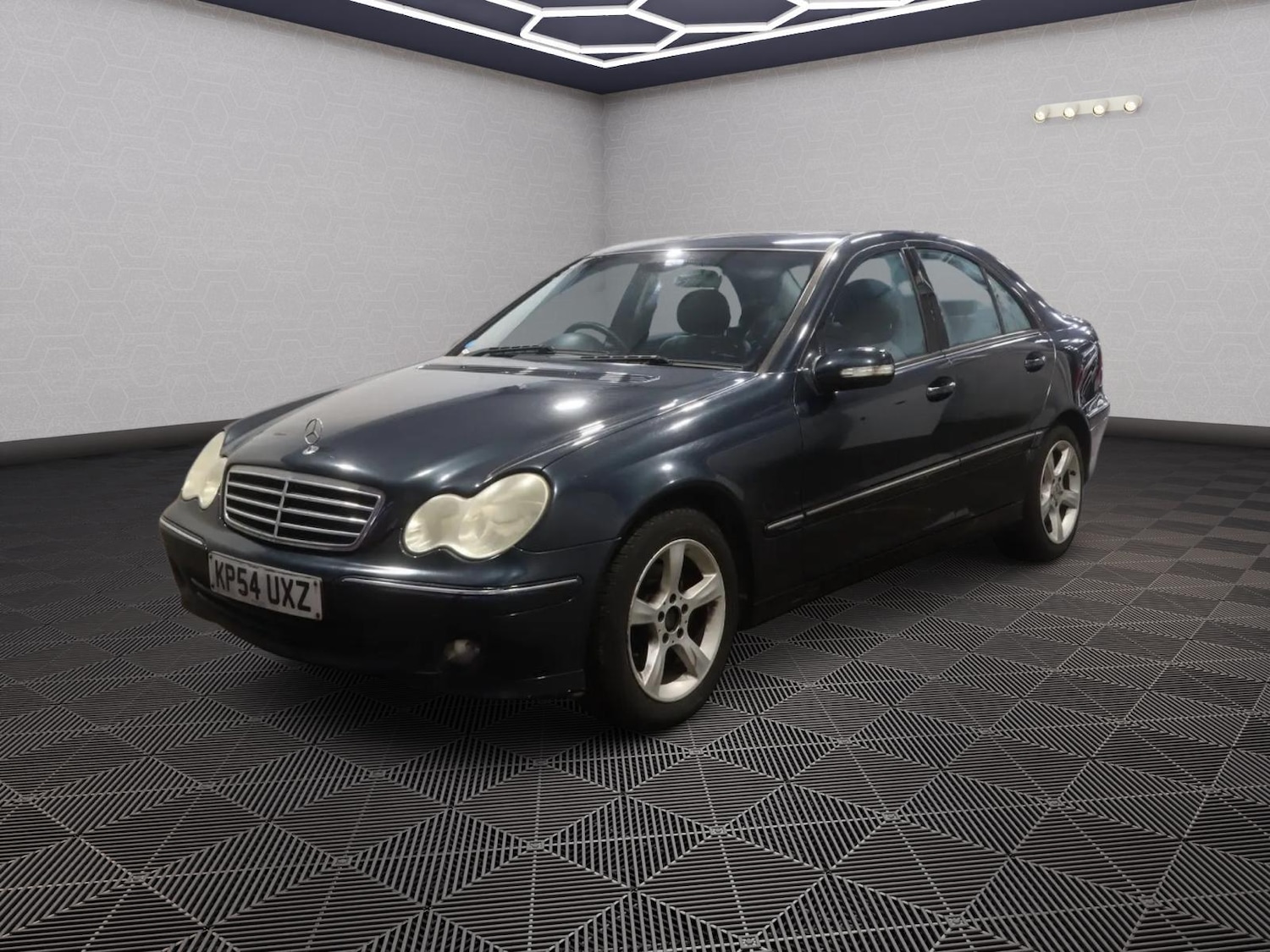 Used Mercedes-Benz C Class 2004 for sale - 77597638: Photo 3