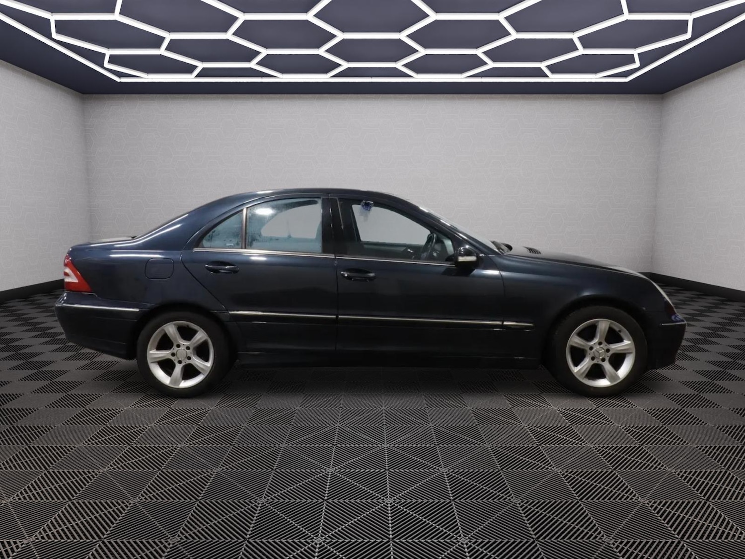 Used Mercedes-Benz C Class 2004 for sale - 77597638: Photo 5