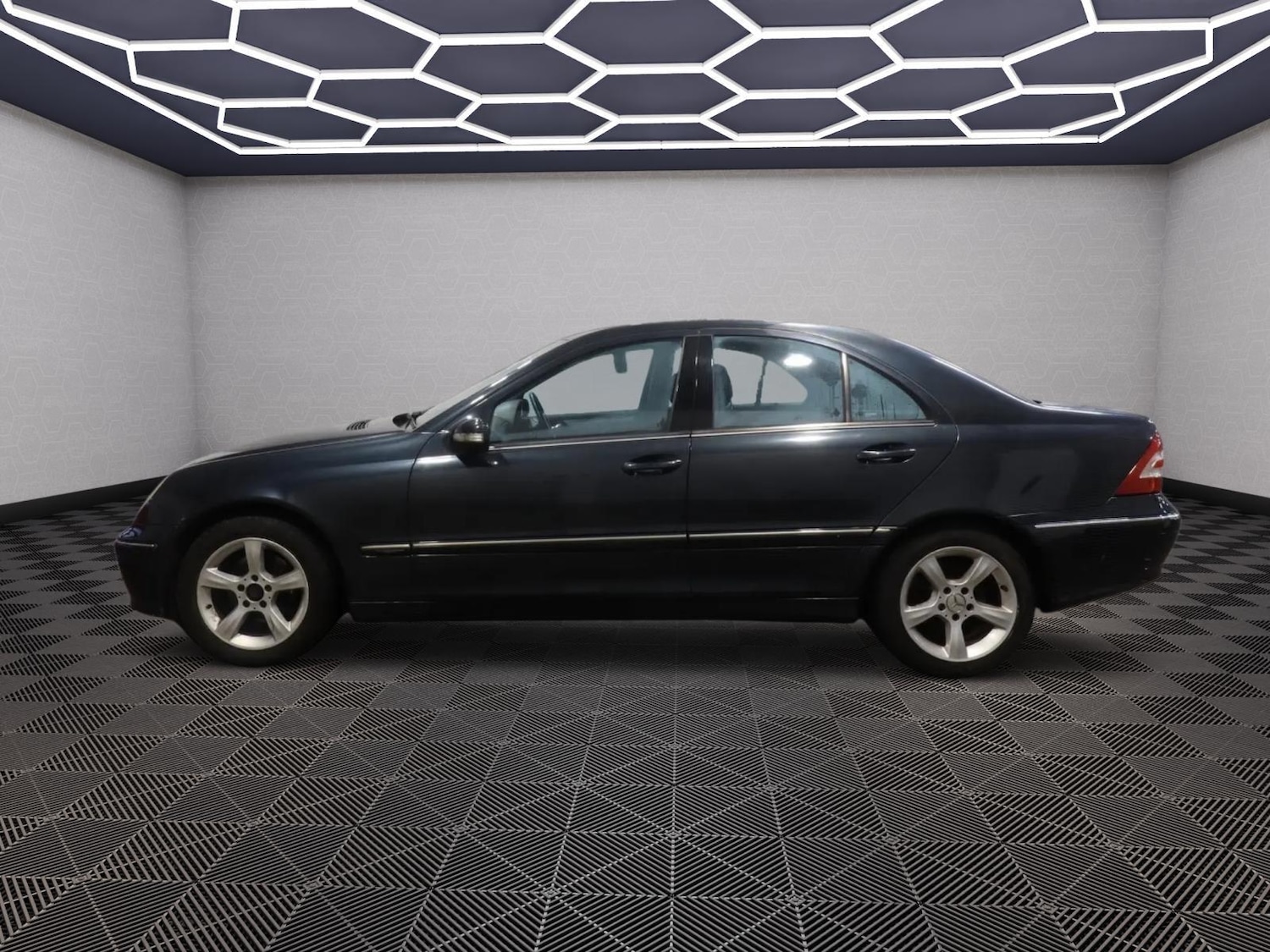 Used Mercedes-Benz C Class 2004 for sale - 77597638: Photo 6