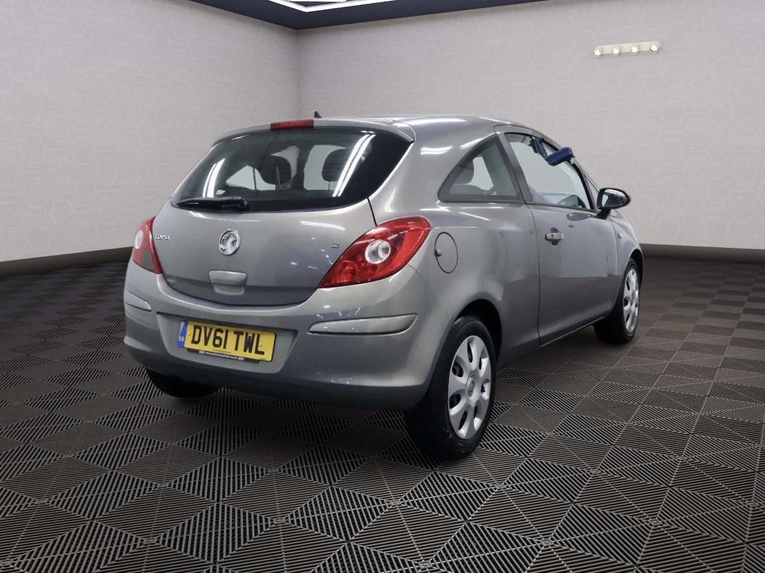 Used Vauxhall Corsa 2011 for sale - 76752374: Photo 2
