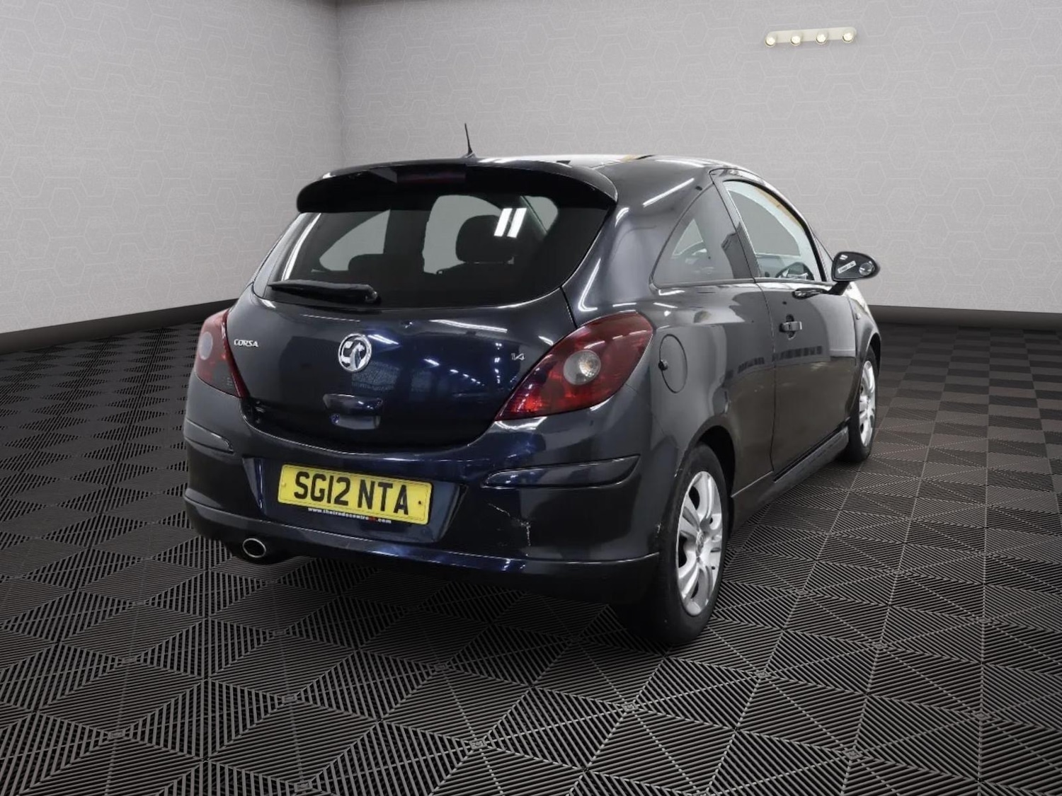 Used Vauxhall Corsa 2012 for sale - 76570825: Photo 2