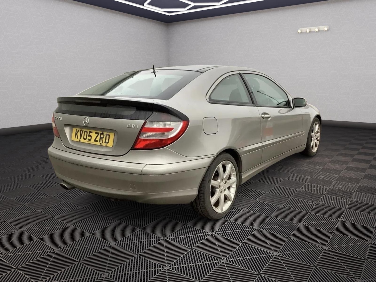 Used Mercedes-Benz C Class 2005 for sale - 77094164: Photo 2