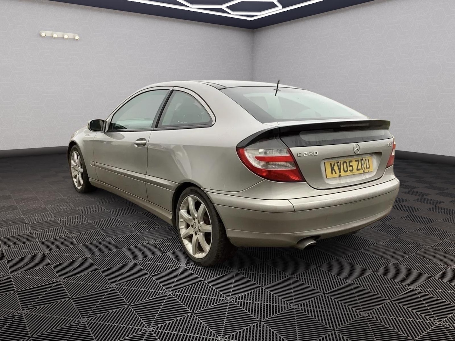 Used Mercedes-Benz C Class 2005 for sale - 77094164: Photo 4