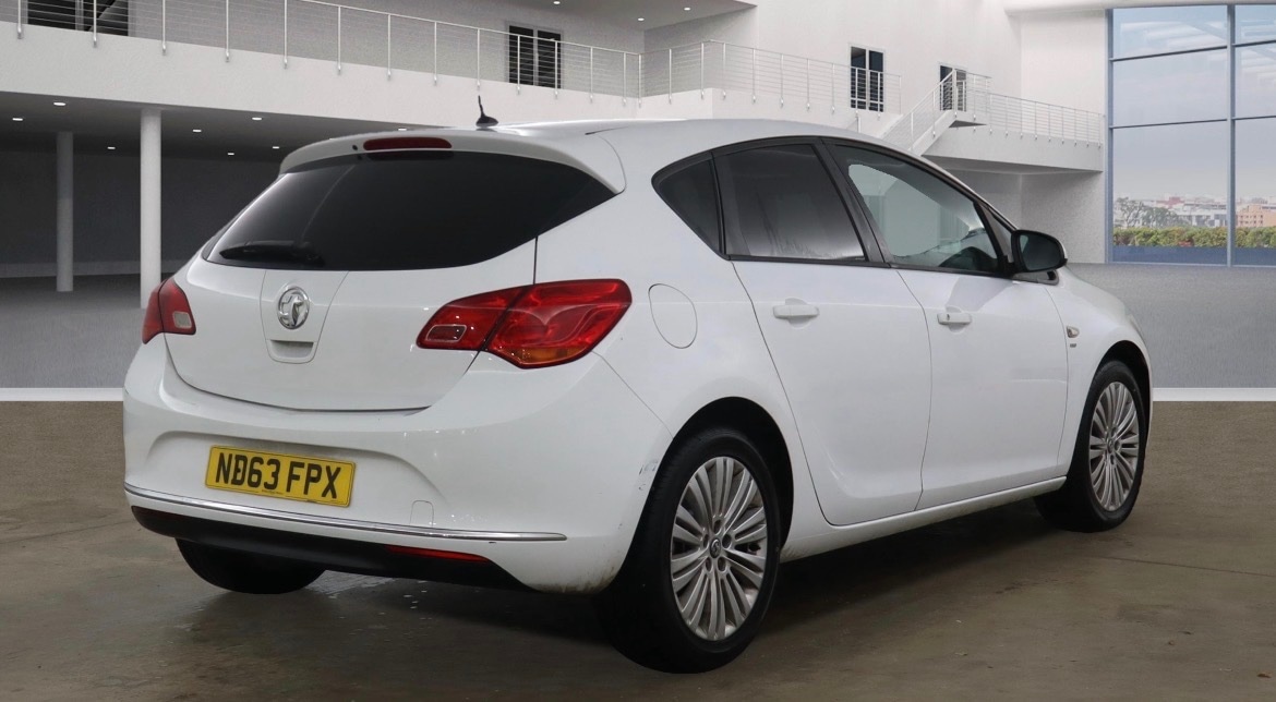 Used Vauxhall Astra 2013 for sale - 76446132: Photo 2