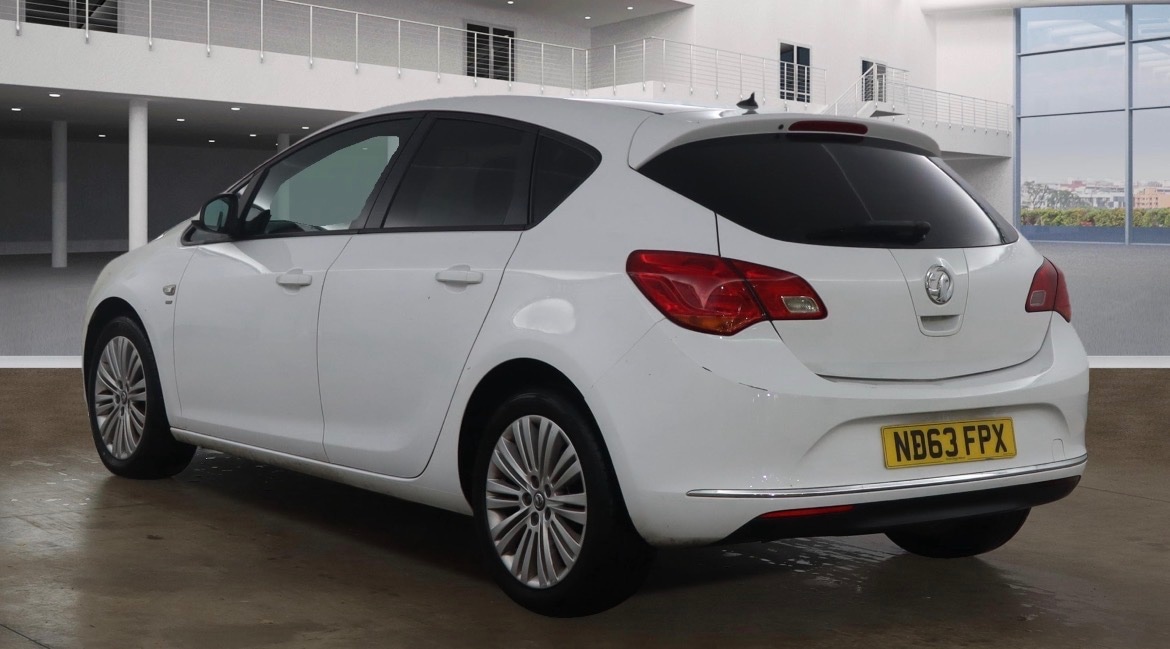 Used Vauxhall Astra 2013 for sale - 76446132: Photo 3