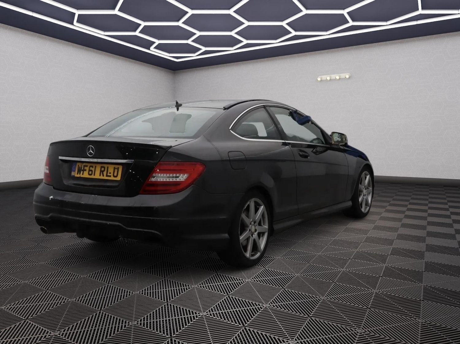 Used Mercedes-Benz C Class 2011 for sale - 77335806: Photo 2