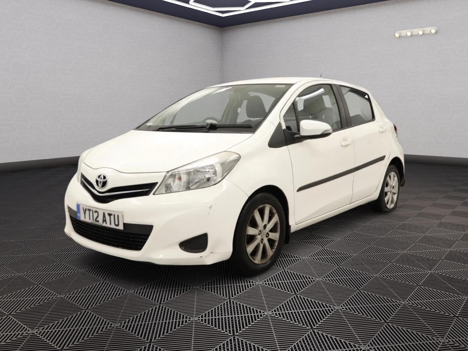 Used Toyota Yaris 2012 for sale - 77201074: Photo 3