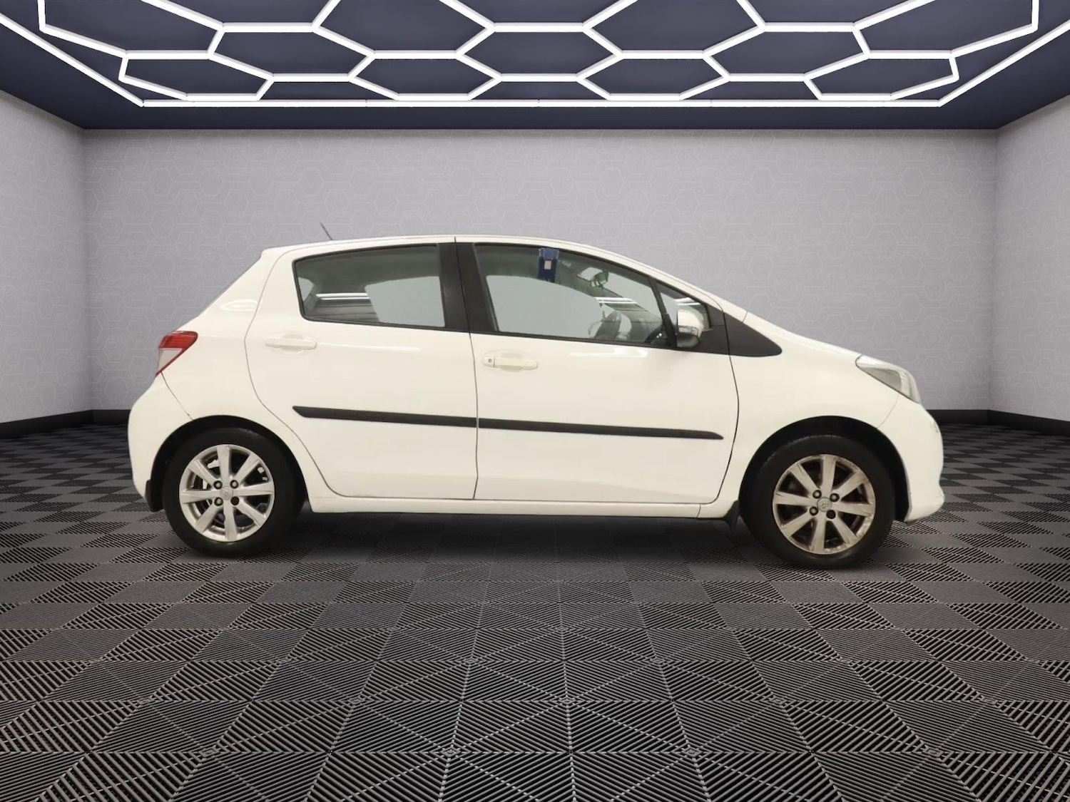 Used Toyota Yaris 2012 for sale - 77201074: Photo 5