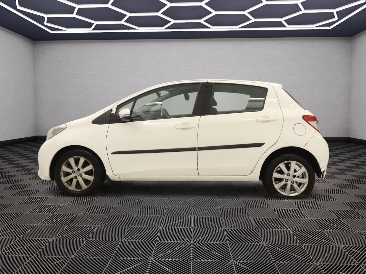 Used Toyota Yaris 2012 for sale - 77201074: Photo 6