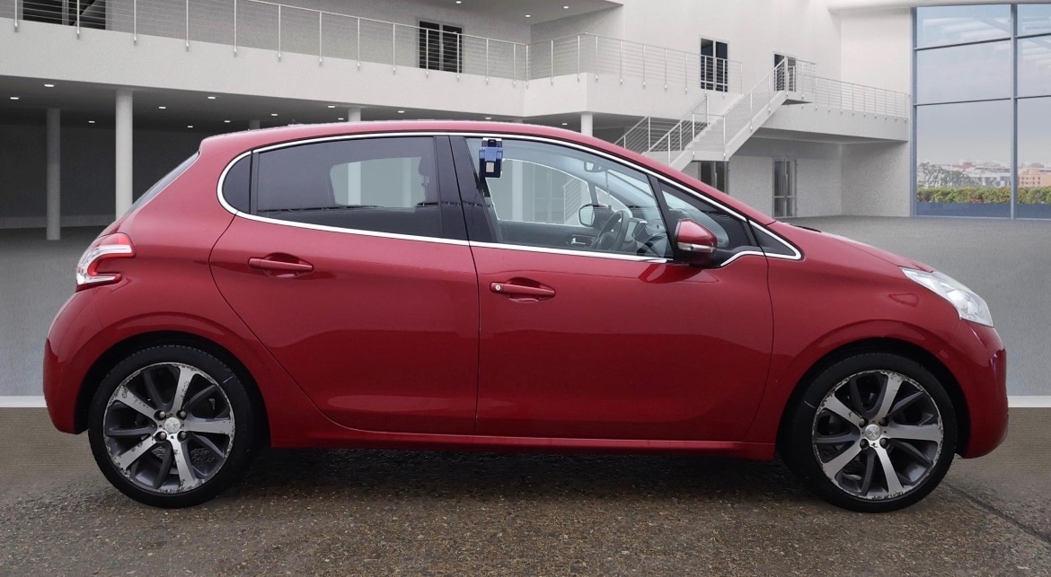 Used Peugeot 208 2014 for sale - 76369557: Photo 5