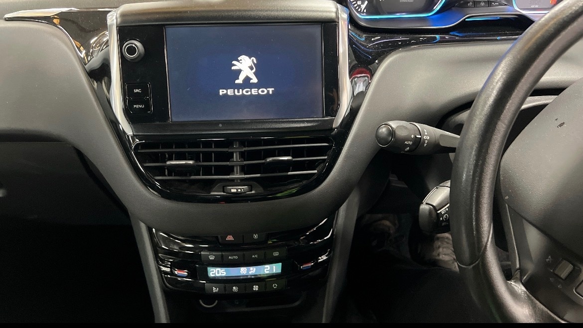 Used Peugeot 208 2014 for sale - 76369557: Photo 9