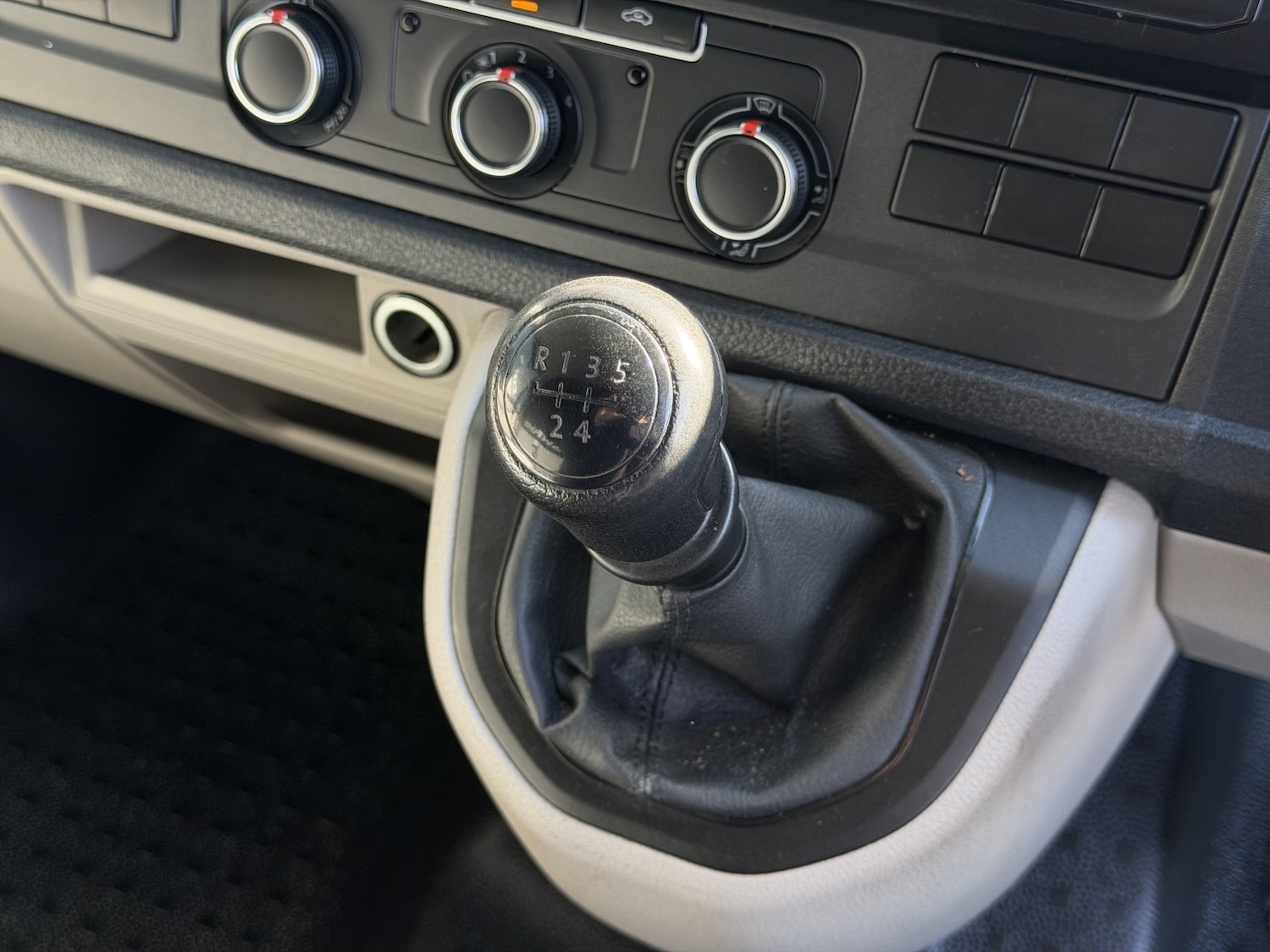 Used Volkswagen Transporter 2018 for sale - 78004527: Photo 23