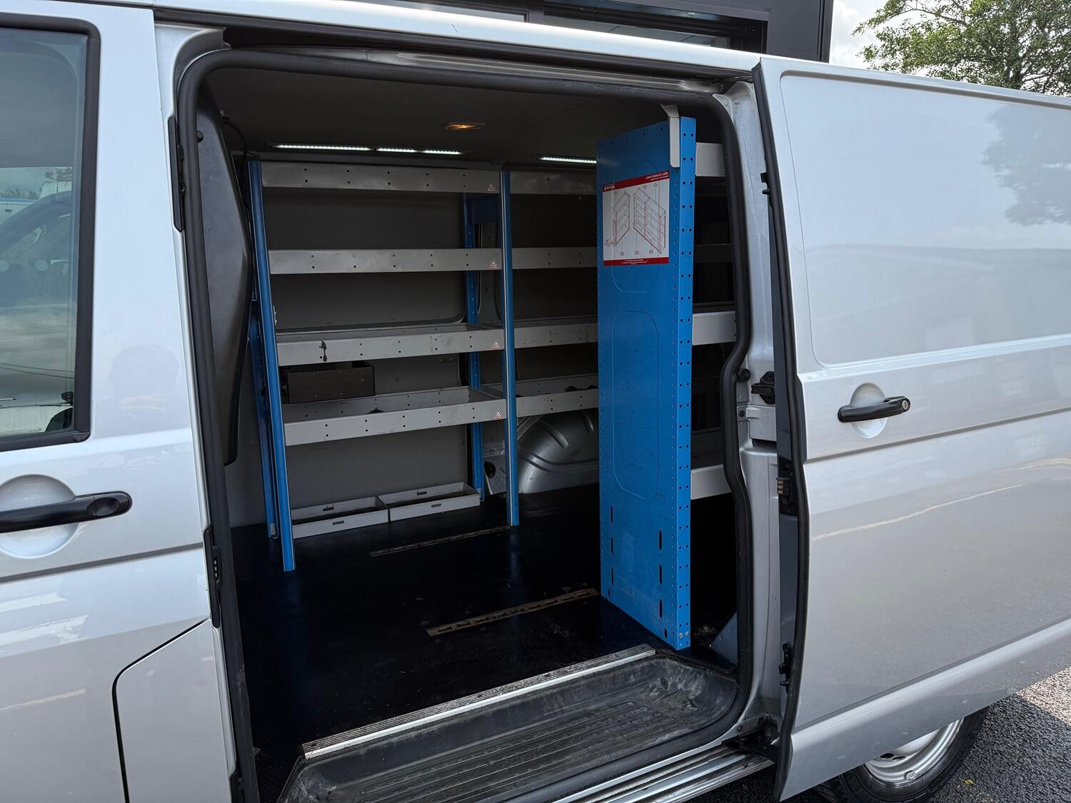 Used Volkswagen Transporter 2017 for sale - 76455460: Photo 3