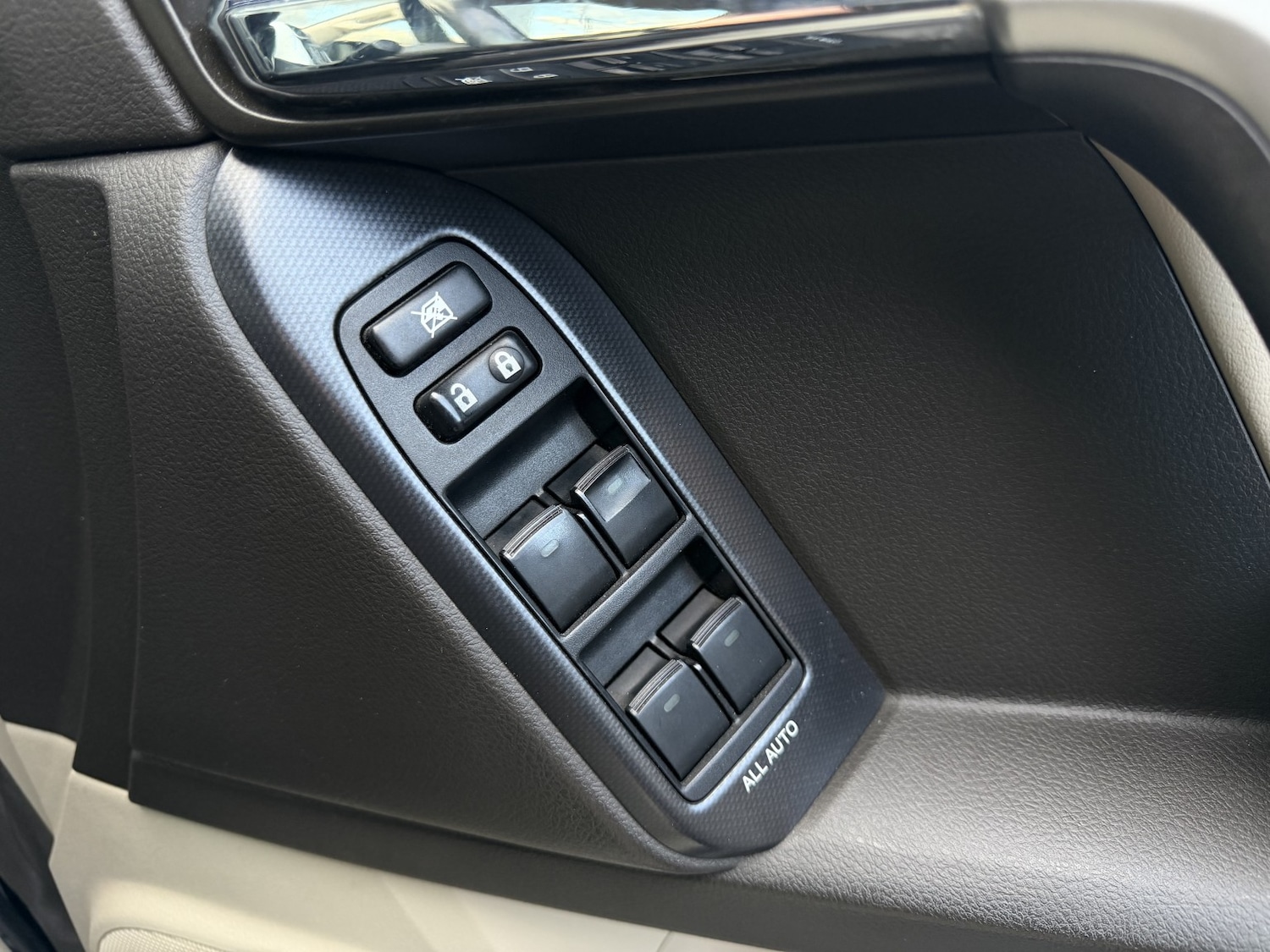 Used Toyota Land Cruiser 2010 for sale - 76692810: Photo 11