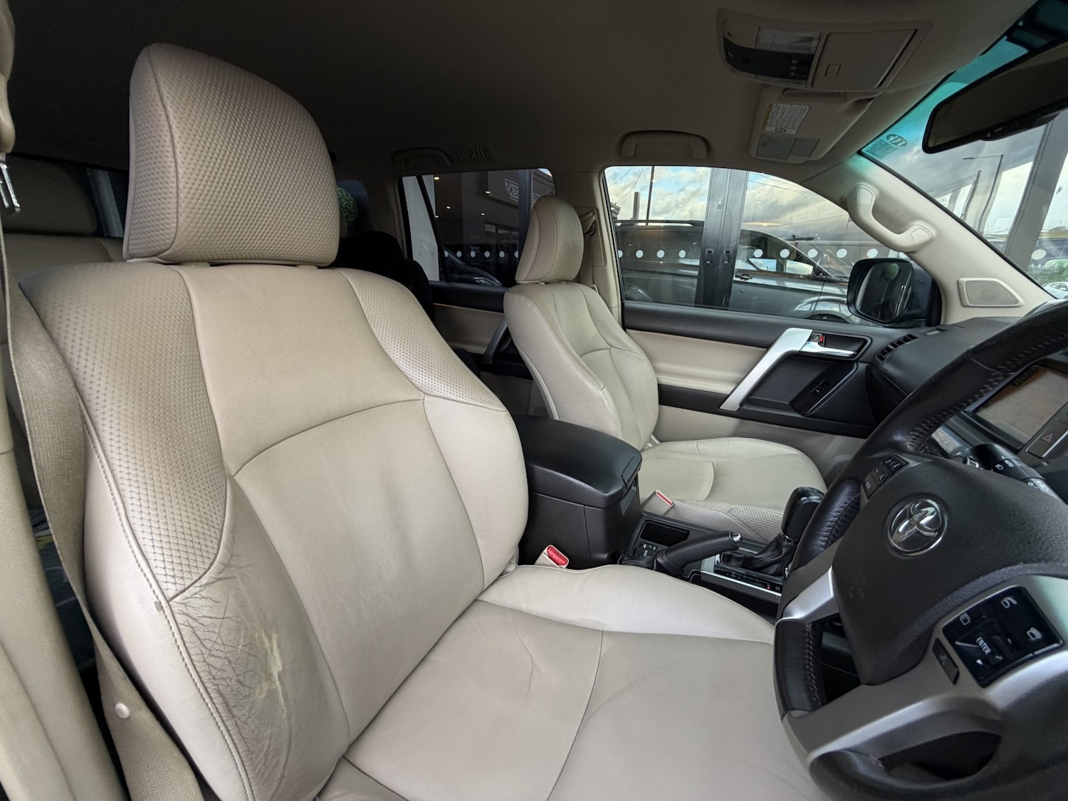 Used Toyota Land Cruiser 2010 for sale - 76692810: Photo 6