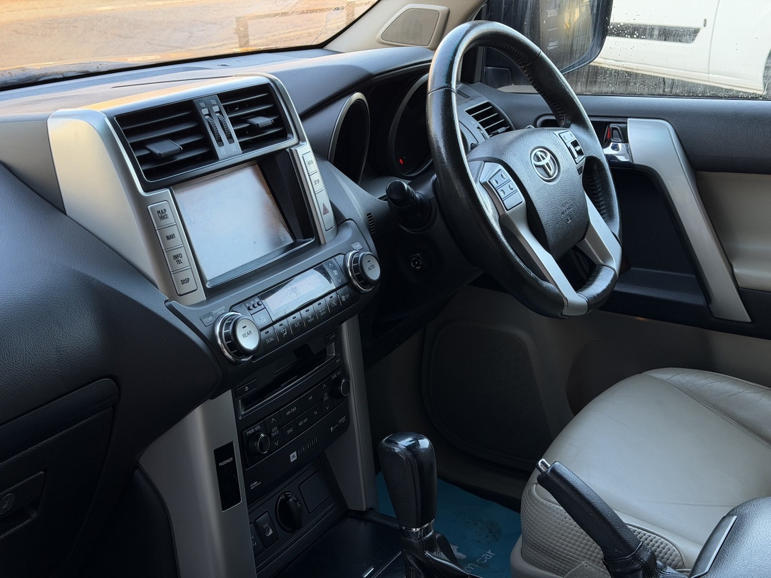 Used Toyota Land Cruiser 2010 for sale - 76799287: Photo 7