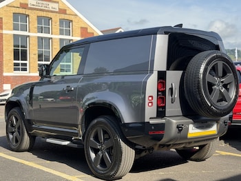 Used Land Rover Defender 90 2024 for sale - 78858122: Photo