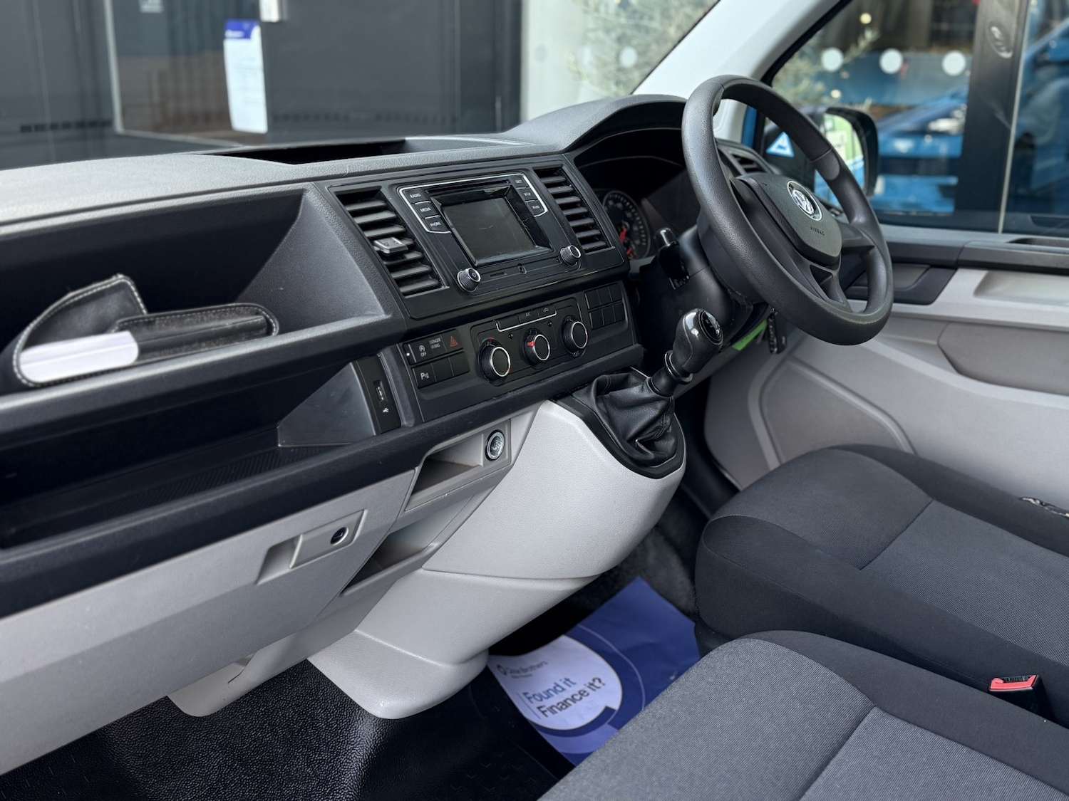 Used Volkswagen Transporter 2017 for sale - 77124217: Photo 11