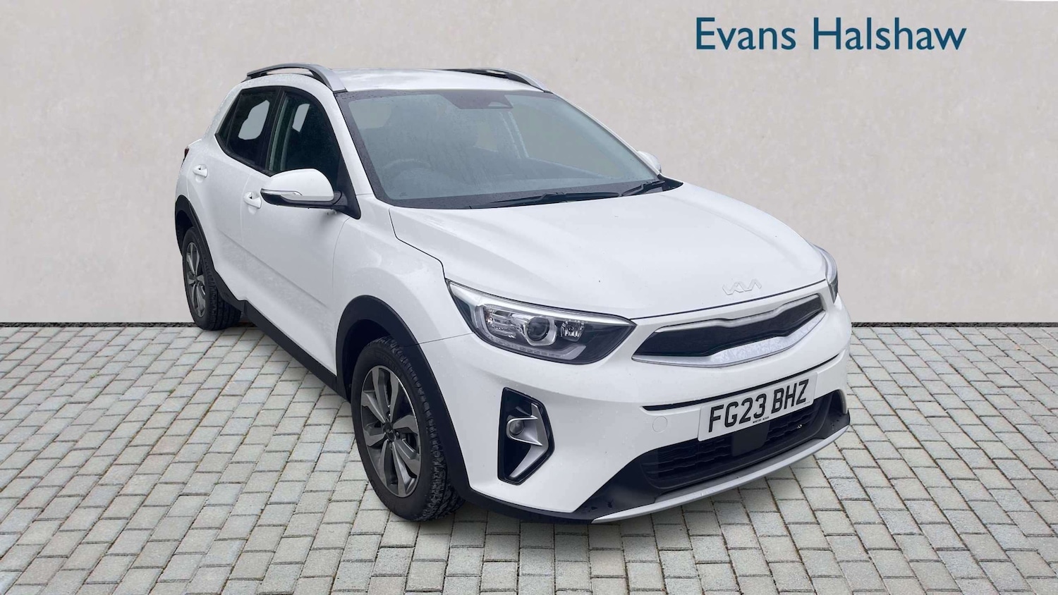 Used Kia Stonic 2023 for sale - 78024456: Photo 2