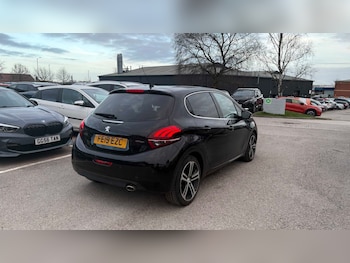 Used Peugeot 208 2019 for sale - 77858042: Photo