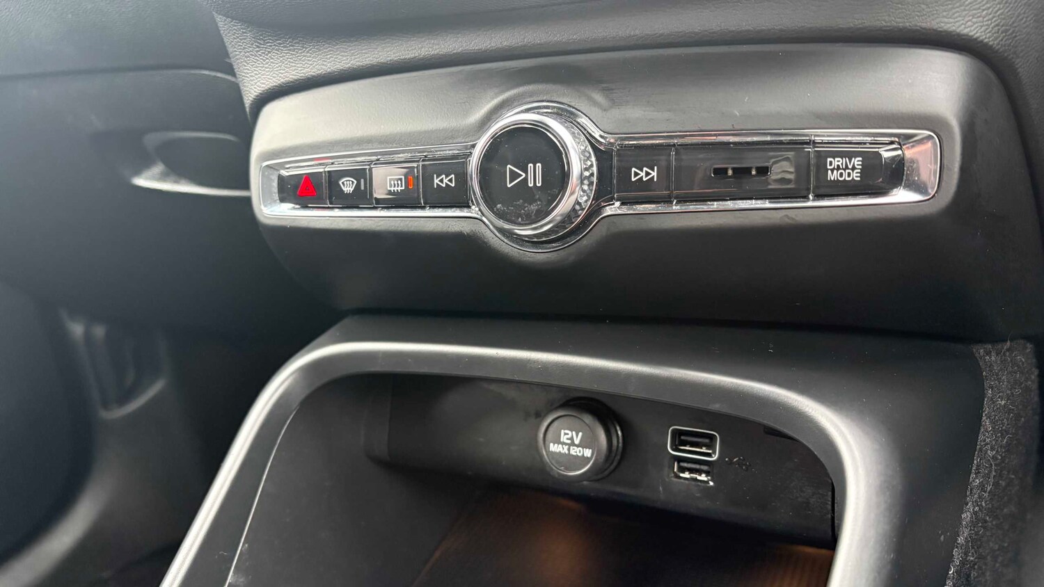 Used Volvo XC40 for sale - 77861421: Photo 22