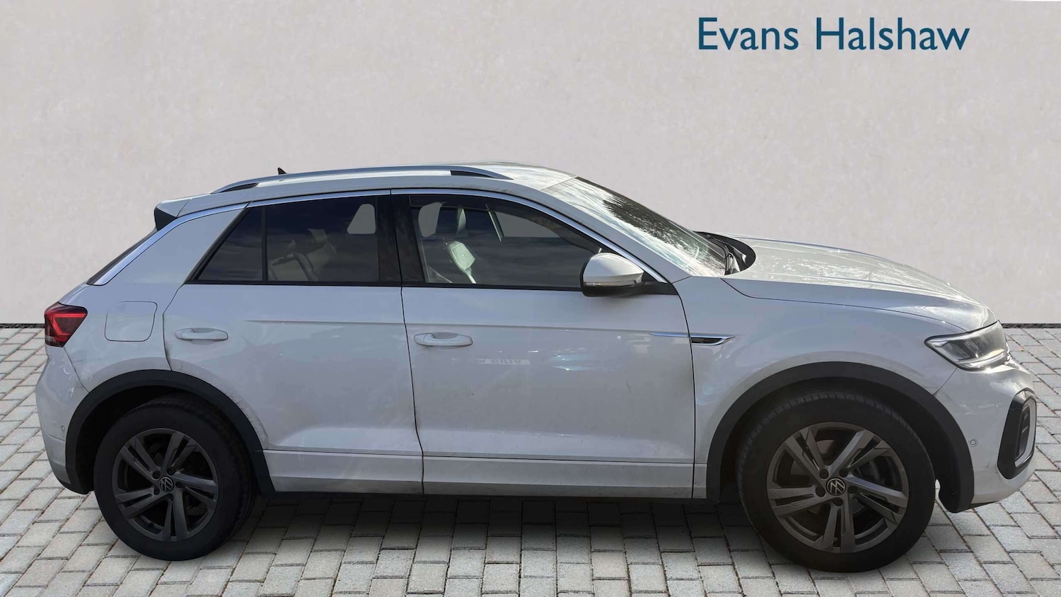 Used Volkswagen T-Roc 2023 for sale - 78024351: Photo 4