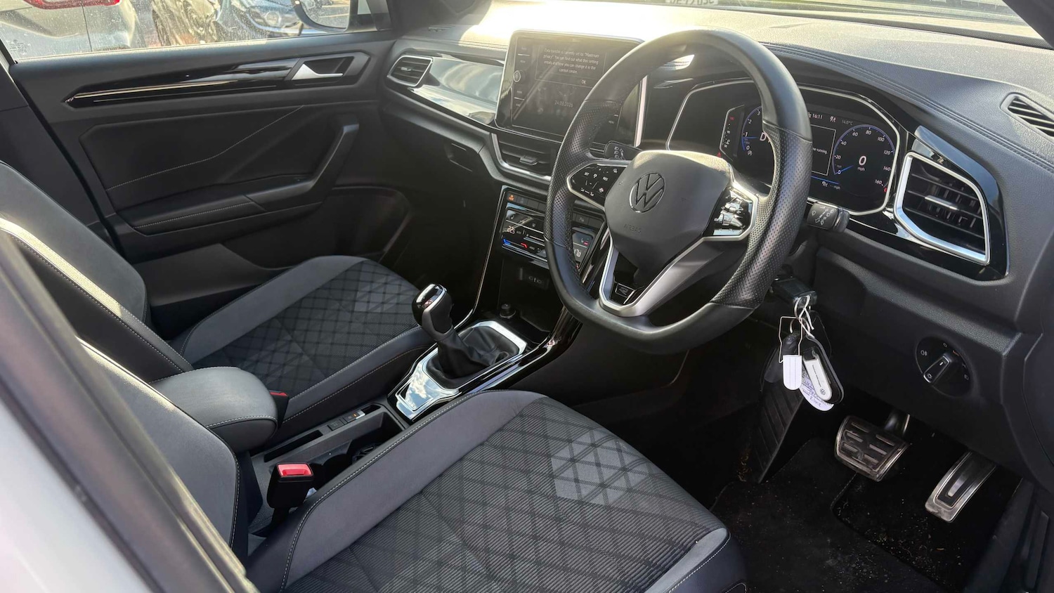 Used Volkswagen T-Roc 2023 for sale - 78024351: Photo 5