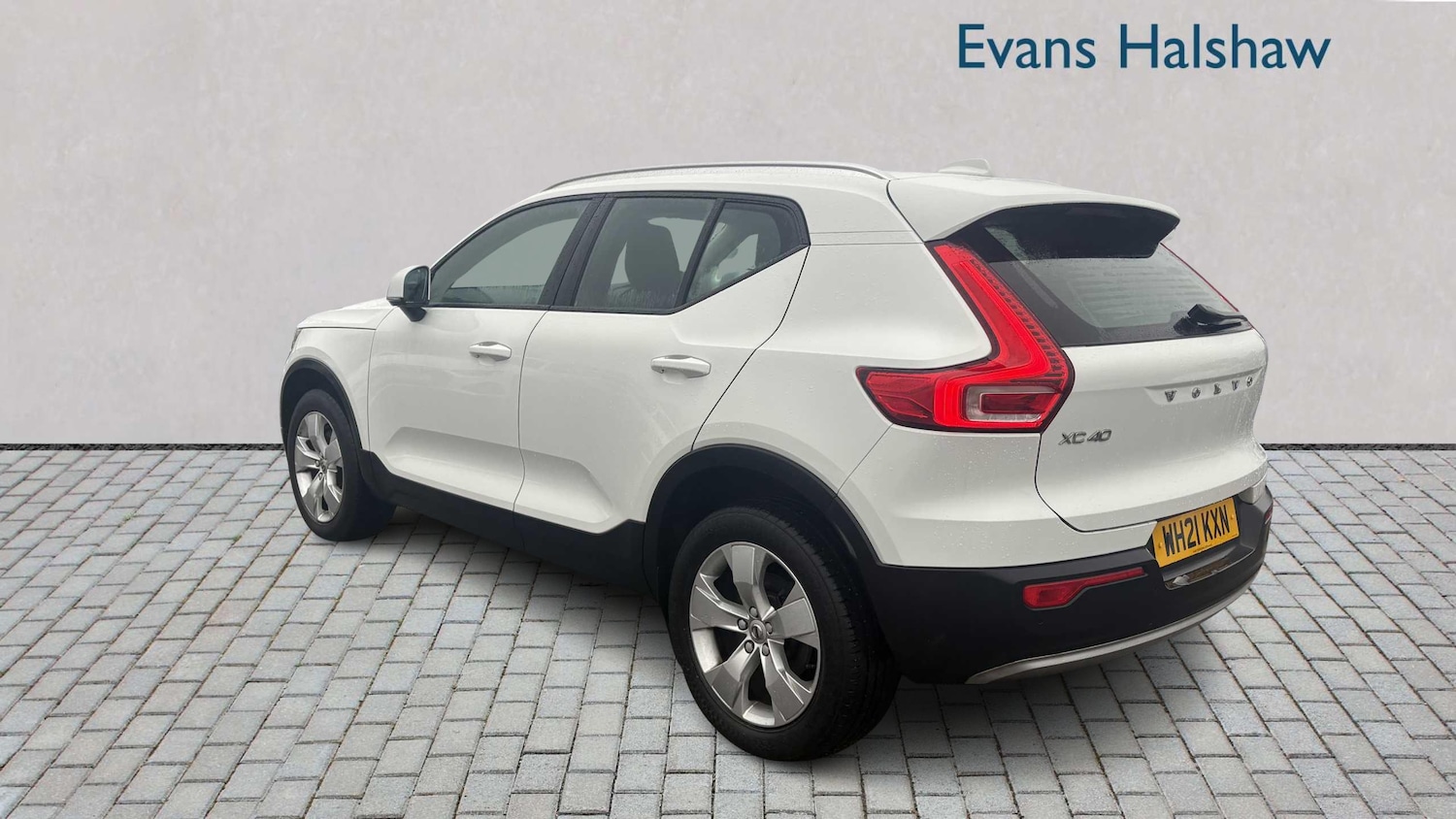 Used Volvo XC40 for sale - 77862304: Photo 2