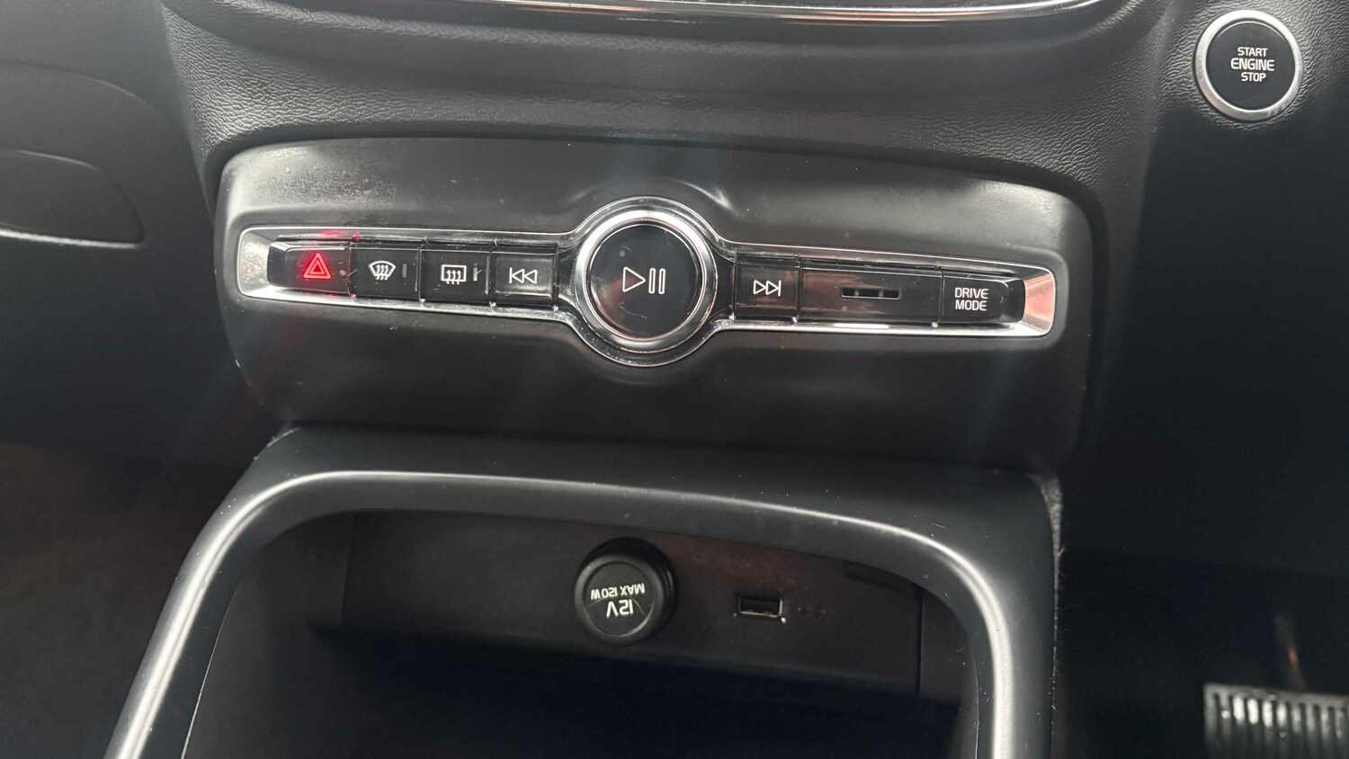 Used Volvo XC40 for sale - 77862304: Photo 21