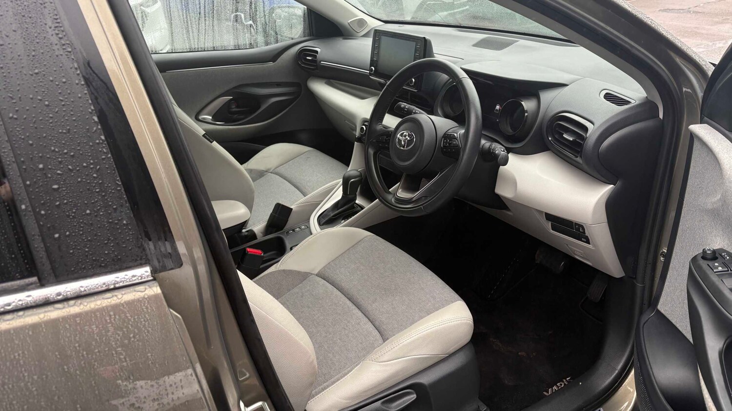 Used Toyota Yaris for sale - 77862619: Photo 12