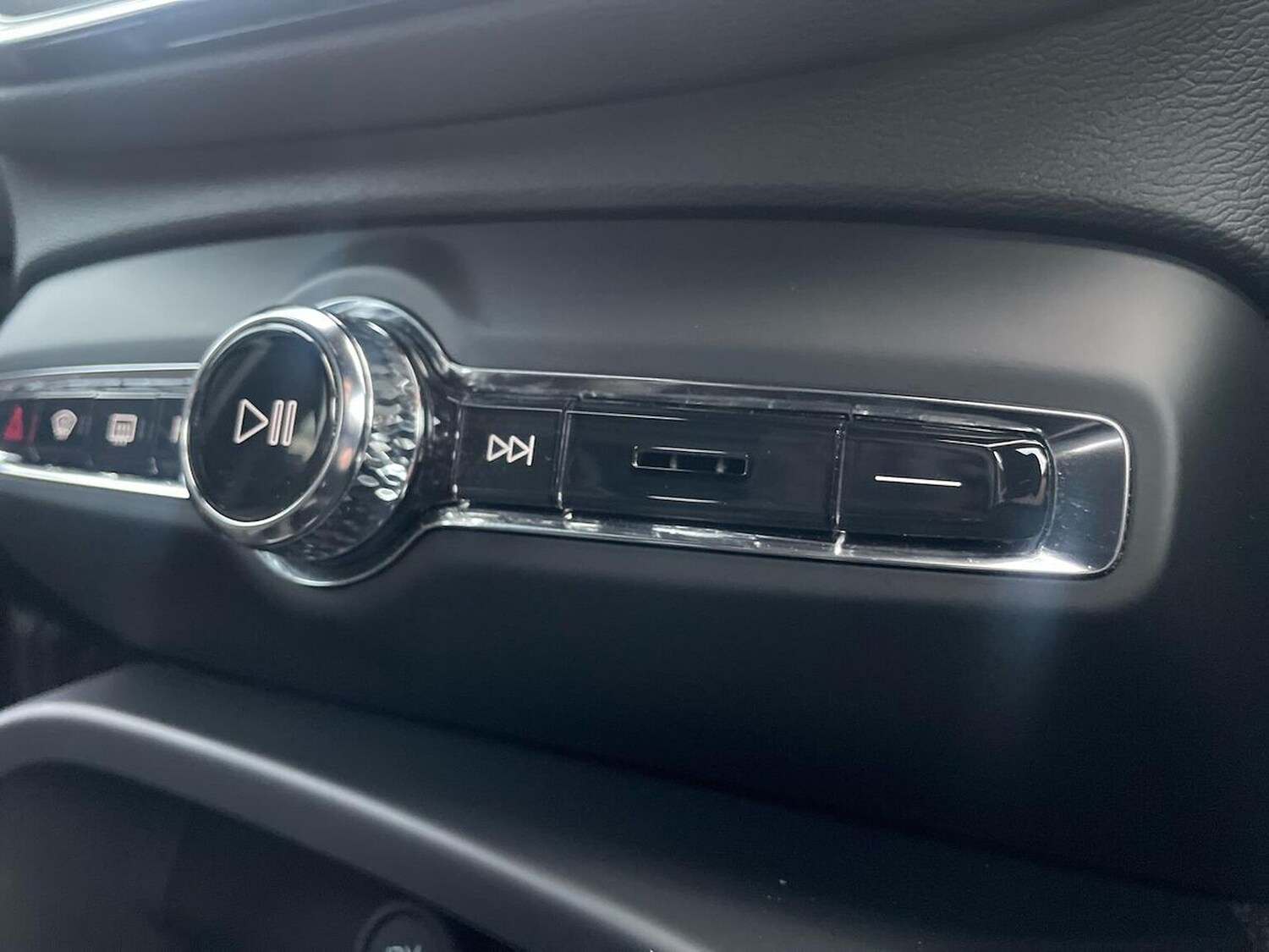 Used Volvo XC40 2025 for sale - 77687983: Photo 12