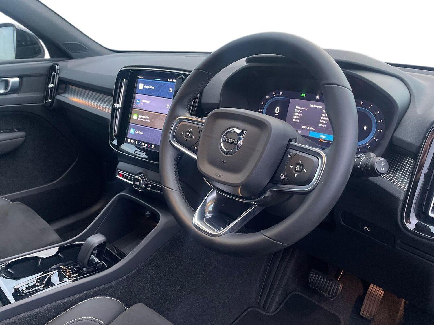 Used Volvo XC40 2025 for sale - 77687983: Photo 15