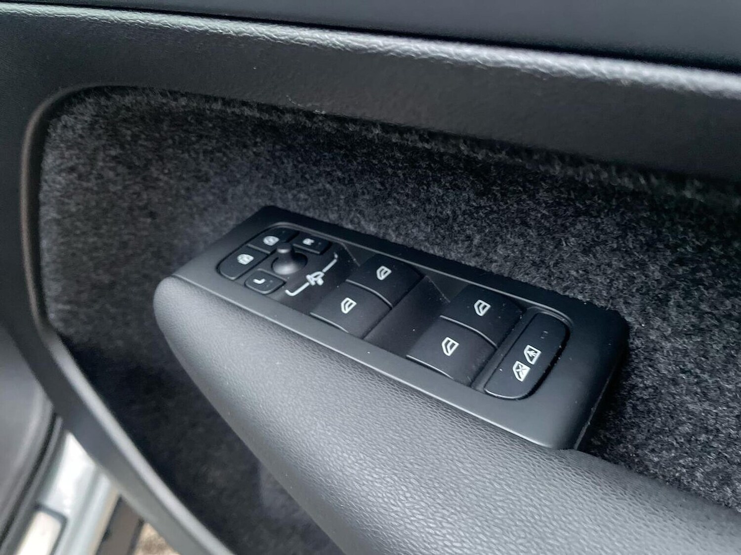 Used Volvo XC40 2025 for sale - 77687983: Photo 21