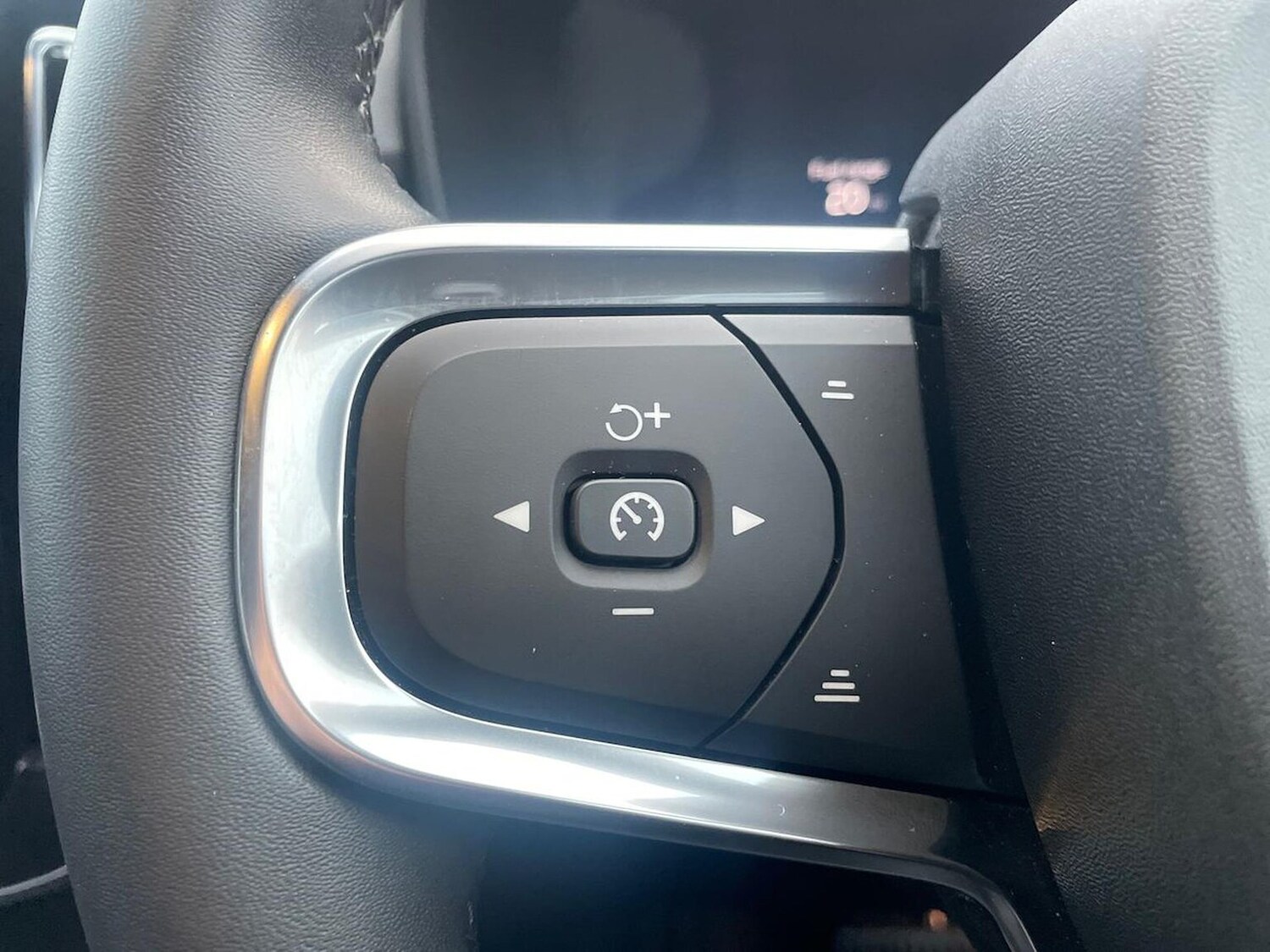 Used Volvo XC40 2025 for sale - 77687983: Photo 26