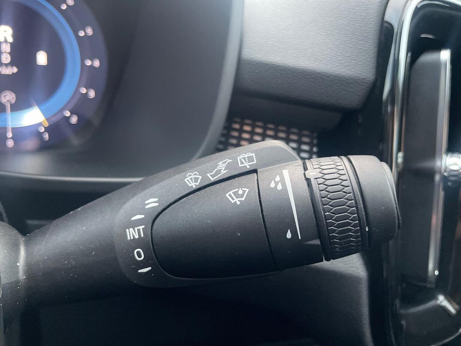 Used Volvo XC40 2025 for sale - 77687983: Photo 28