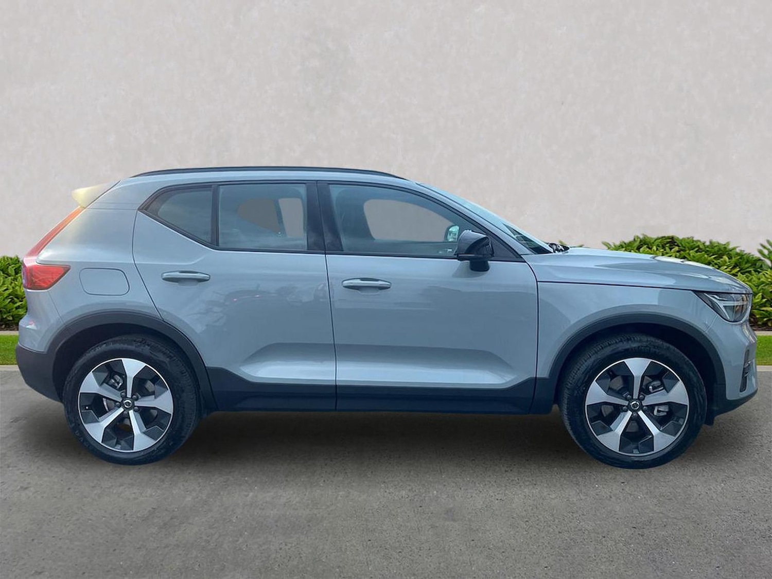 Used Volvo XC40 2025 for sale - 77687983: Photo 3