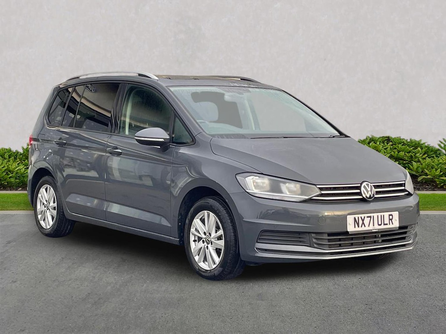 Used Volkswagen Touran 2021 for sale - 76957582: Photo 1