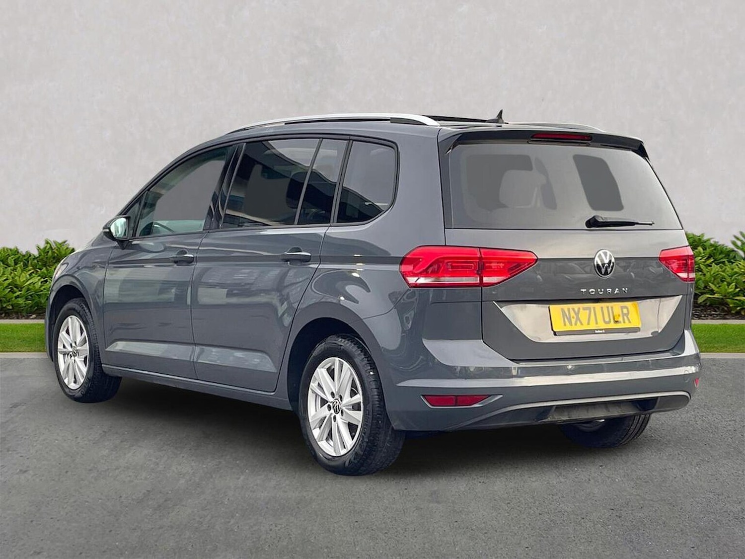 Used Volkswagen Touran 2021 for sale - 76957582: Photo 2