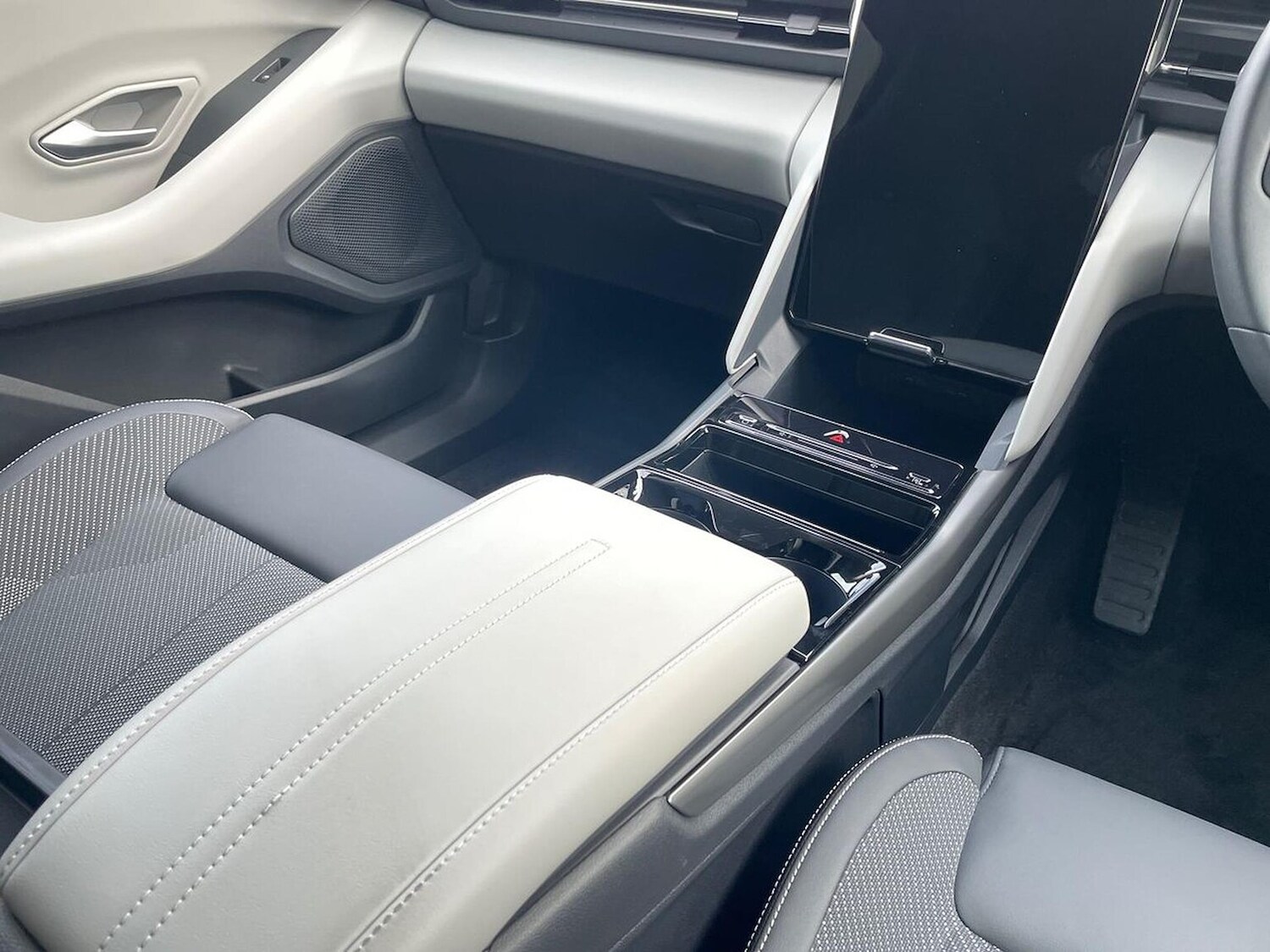 Used Ford Explorer 2024 for sale - 76455306: Photo 13