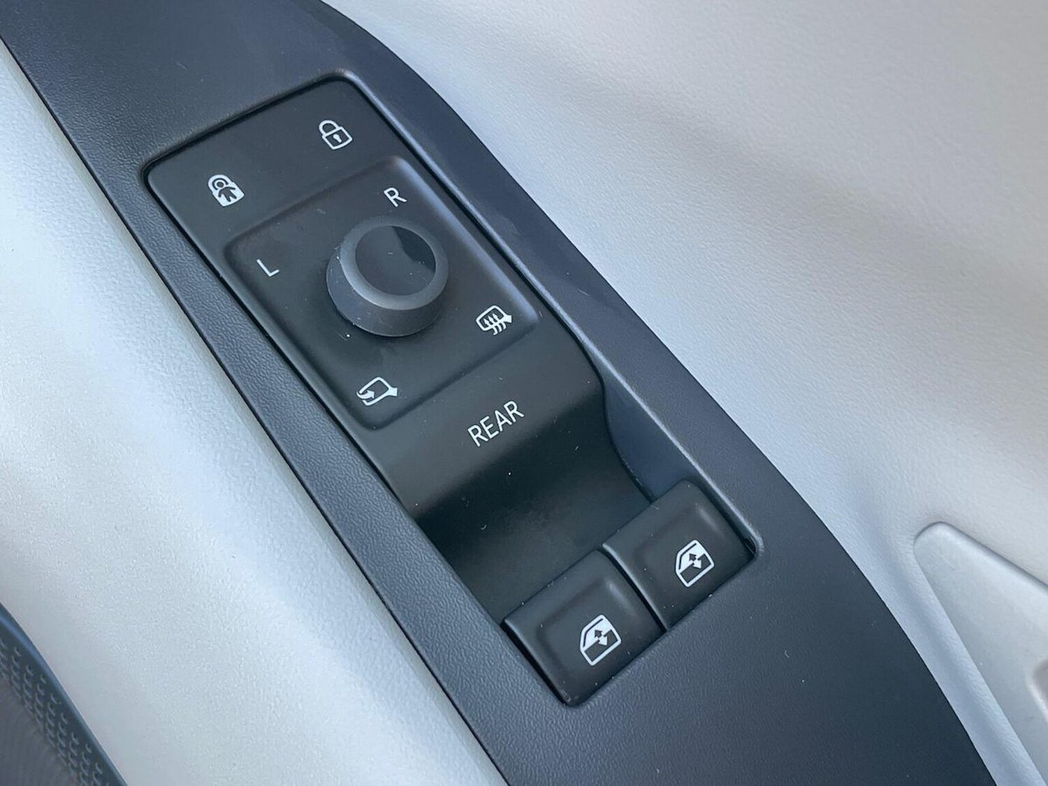 Used Ford Explorer 2024 for sale - 76531387: Photo 21