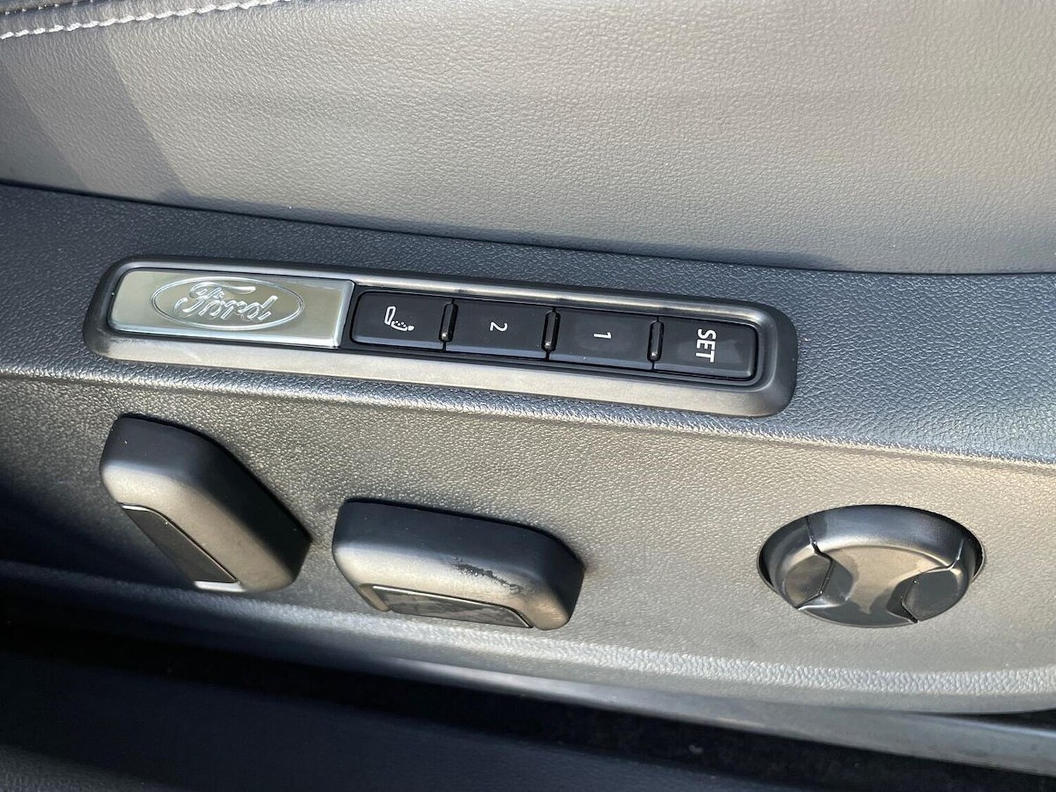 Used Ford Explorer 2024 for sale - 76531387: Photo 30