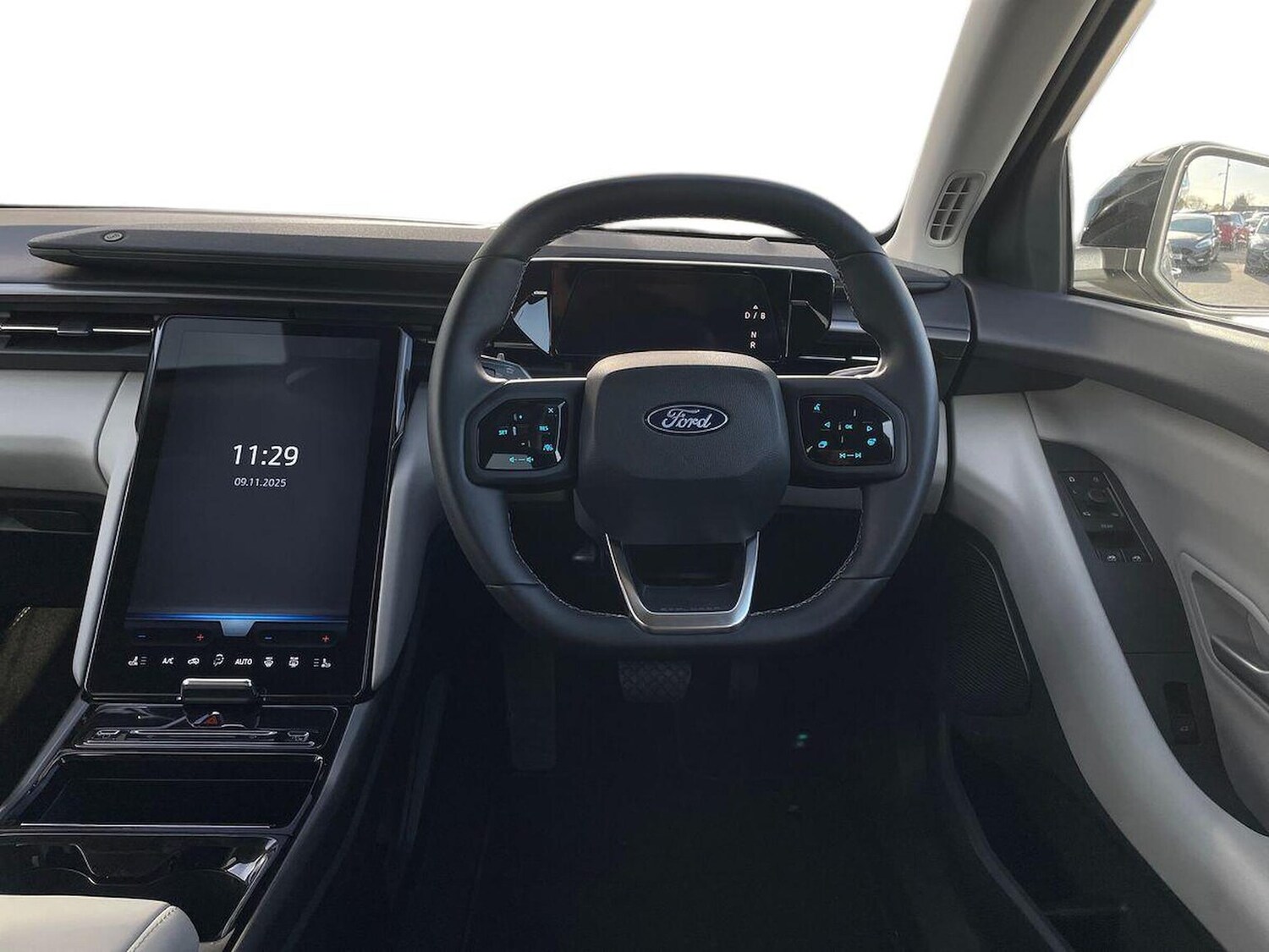 Used Ford Explorer 2024 for sale - 76531387: Photo 9